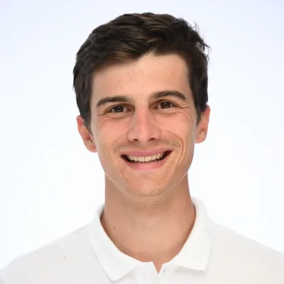 Portrait d'Enzo MILESI, athlète en saut à ski