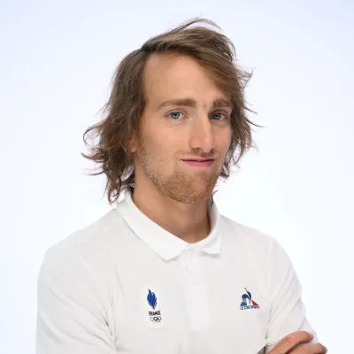 Portrait d'Enzo VALAX, athlète en snowboard freestyle
