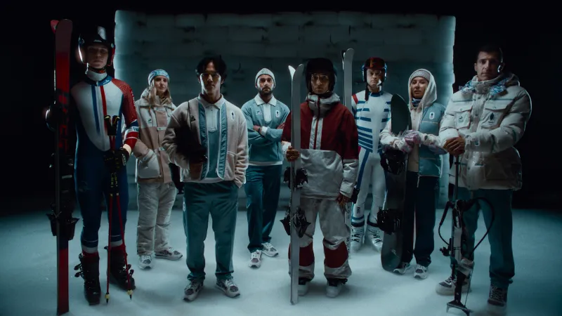 Visuel de la campagne “Le retour du frisson“ pour les Jeux de Milan-Cortina avec Arthur Bauchet, Emily Harrop, Adam Siao Him Fa, Benjamin Daviet, Perrine Laffont, Alexis Pinturault, Cécile Hernandez et Quentin Fillon Maillet