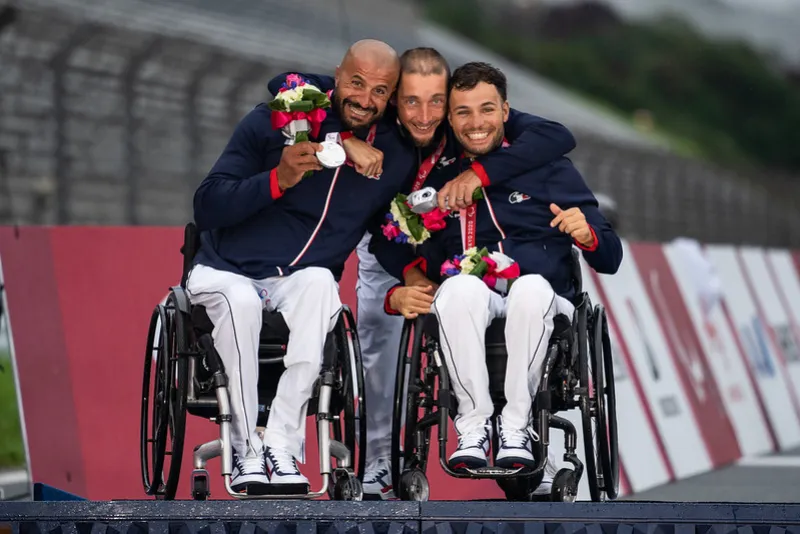 Des médailles et des promesses