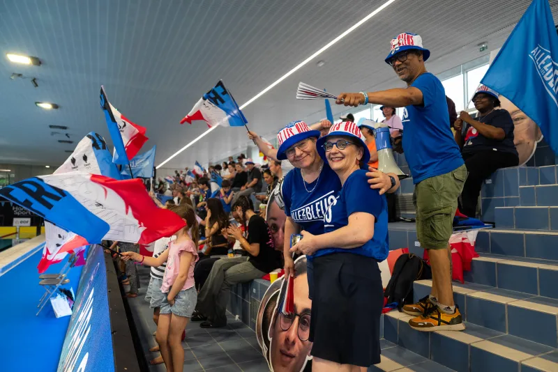 Les supporters Allez les Bleus se mettent à l’eau !