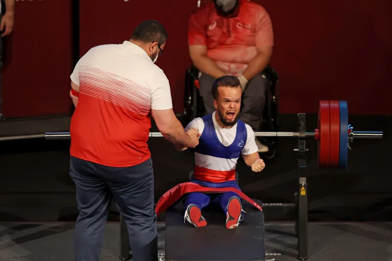 Axel Bourlon en argent en Para développé couché