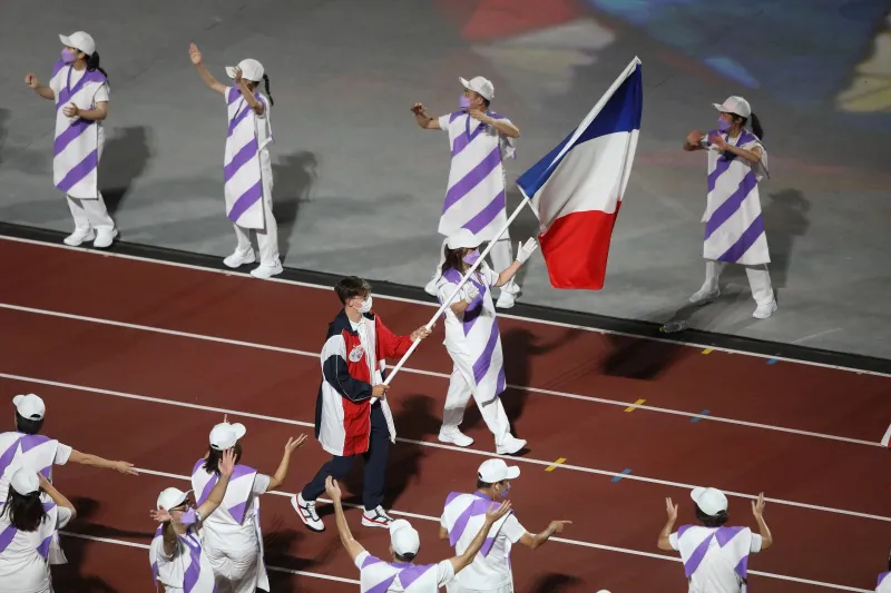 Alexandre Léauté porte-drapeau pour la clôture