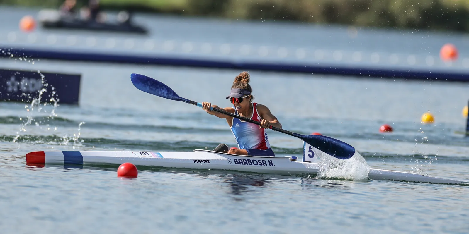 Nelia Barbosa dans l'épreuve de para canoë lors des Jeux Paralympiques de Paris 2024