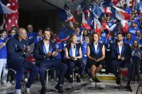 30 supporters Allez les Bleus pour l'annonce des porte-drapeaux sur France TV
