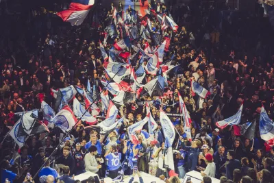 J-100 - Les supporters de l'équipe de France