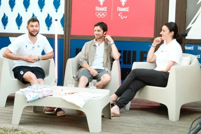 Benjamin Daviet à droite, Kevin Rolland au centre et Marie Bochet à droite reviennent sur le rôle marquant de porte-drapeau