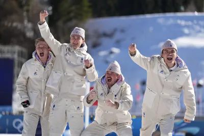 Le relais masculin du ski de fond en argent aux Jeux Olympiques de Milan-Cortina
