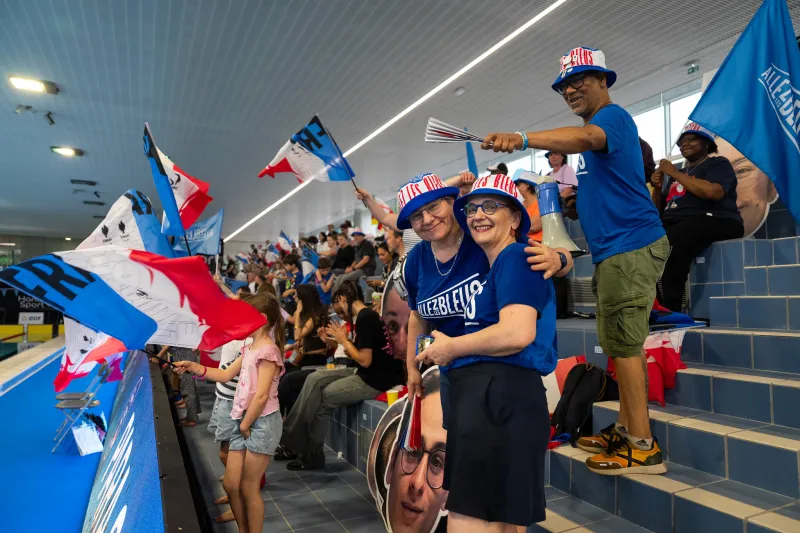 Les supporters Allez les Bleus se mettent à l’eau ! 