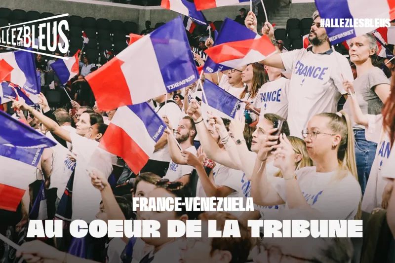 La tribune Allez les Bleus en feu au match France-Vénézuela ! 