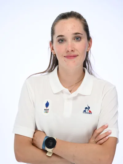 Portrait d'Emma CHERVET, athlète en saut à ski