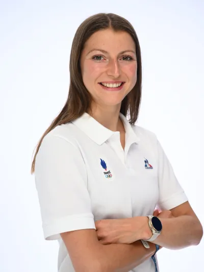 Portrait de Joséphine PAGNIER, athlète en saut à ski