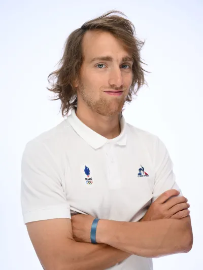 Portrait d'Enzo VALAX, athlète en snowboard freestyle